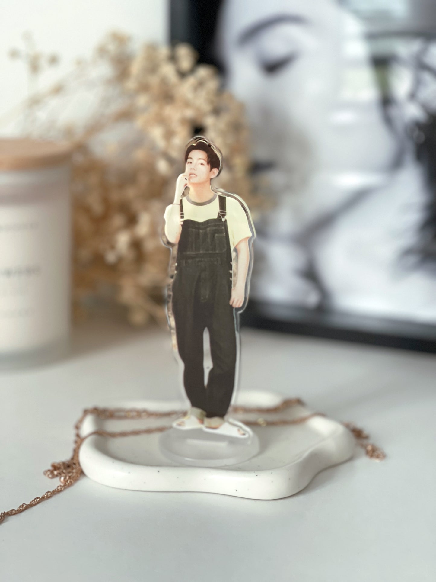 Tsuvishop BTS Taehyung Acrylic Standee Taehyung Photocard Case Holder Stand for bts V army fan gift