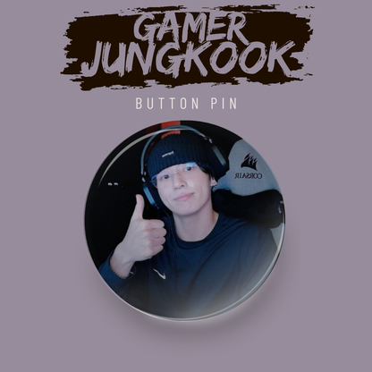 Button pin with a person wearing headphones and a 'Gamer BTS Jungkook' text on a purple background